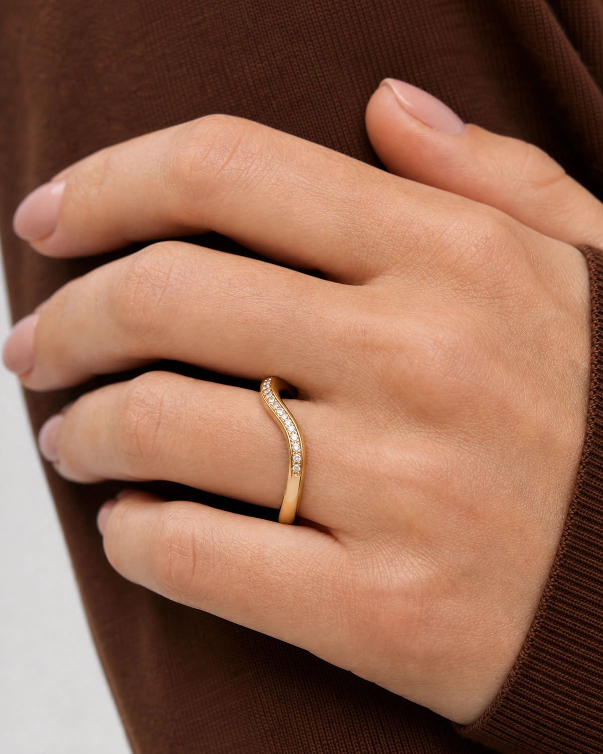 Extreme worn macro of the Aurelle gold wave and single pavé channel