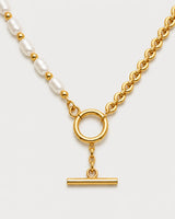 Macro view of the Amélie pearls, gold links and circular toggle