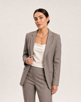 Wide grey-studio editorial portrait featuring the Amélie necklace