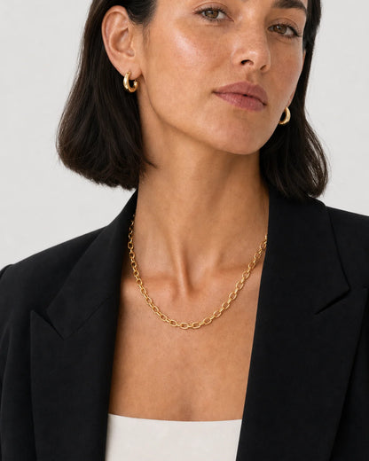 American model aged 26 to 29 wearing the Aurelle everyday jewellery set in a grey studio
