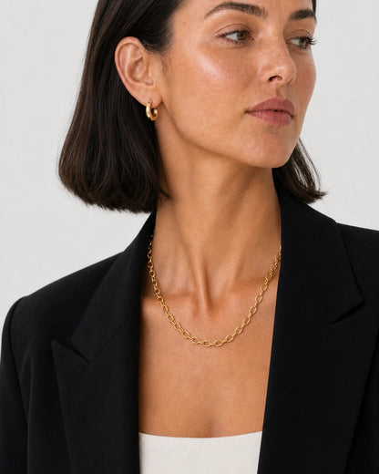Alternate portrait of the same American model wearing the Aurelle set