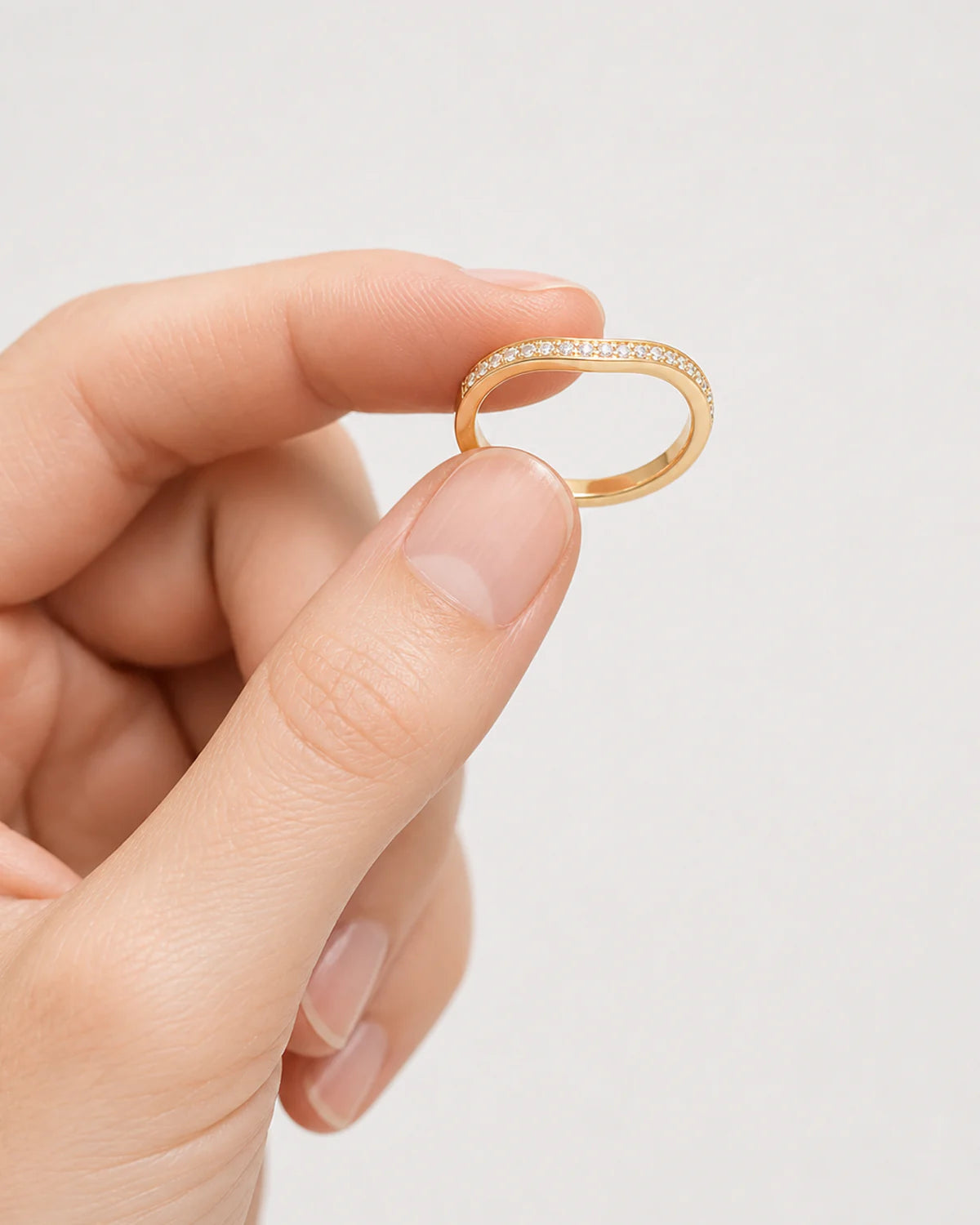 Hand-held scale view of the Aurelle pavé band