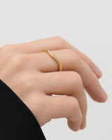 Aurelle Pavé Band in polished 18k gold vermeil, profile detail