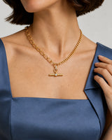 Hand and neckline detail of Florence wearing the Célestine T-bar necklace