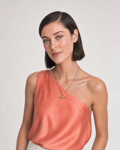 Alternate Positano portrait featuring the Delphine gold toggle necklace