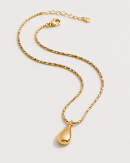 Reverse view of the Elara droplet necklace with lobster clasp and extender