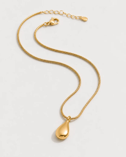 Reverse product view of the Elara gold necklace with lobster clasp and extender