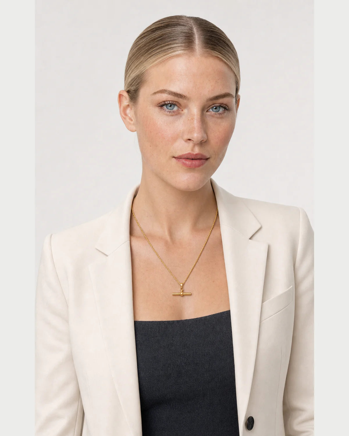 American model wearing the Elodie rope T-bar necklace with an ivory blazer