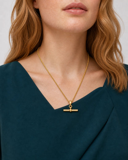 Eye-free oblique neckline view of Juliet wearing the Elodie T-bar necklace