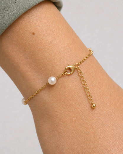 Extreme worn macro of the Elowen pearl station, lobster clasp and bead-ended extender
