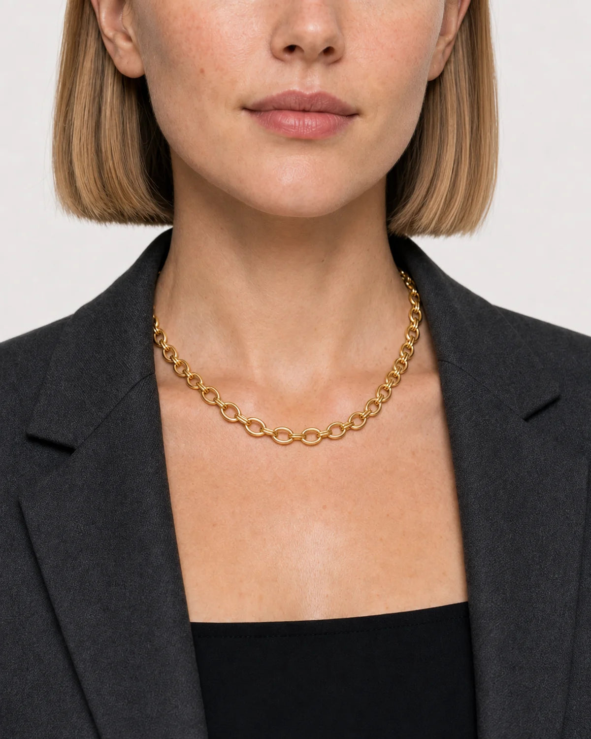 Close neckline view of the Liora alternating oval links and doubled connectors