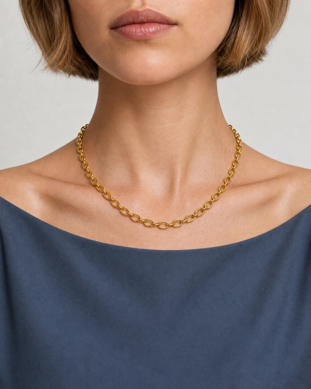 Centred neckline detail of the Liora gold oval-link necklace
