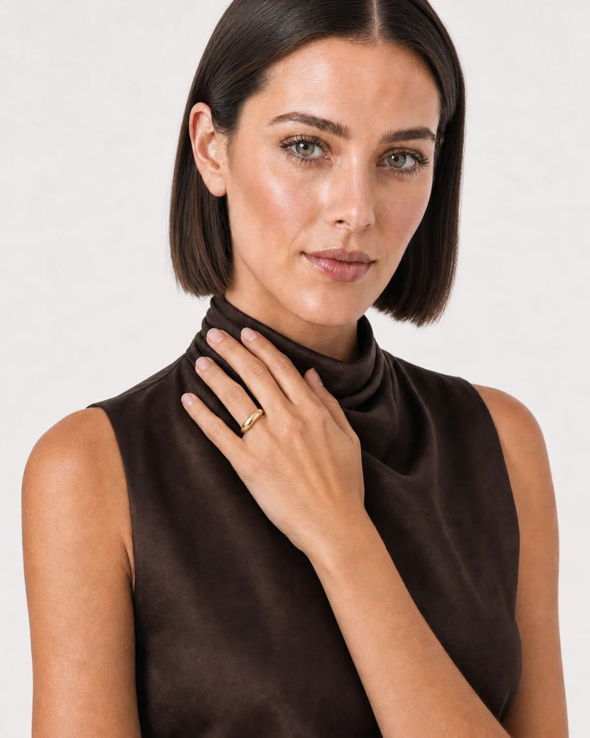 Alternate portrait of the same Australian model wearing the Lune dome ring