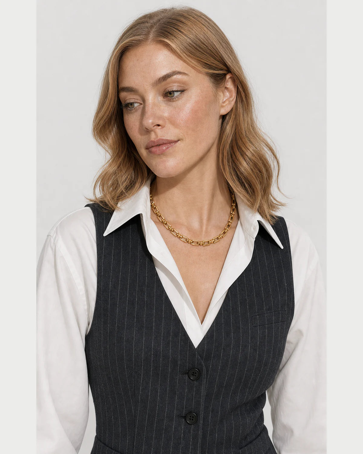 Three-quarter portrait featuring the Marcelle sculpted gold link necklace