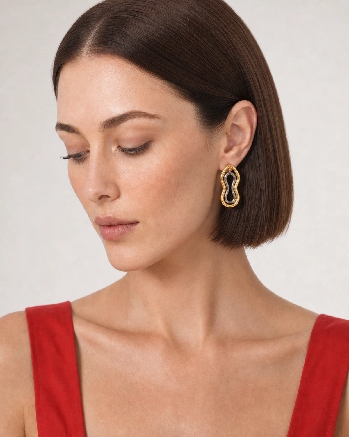 Close wearing view of the Nysa gold outer frame and silver inner loop