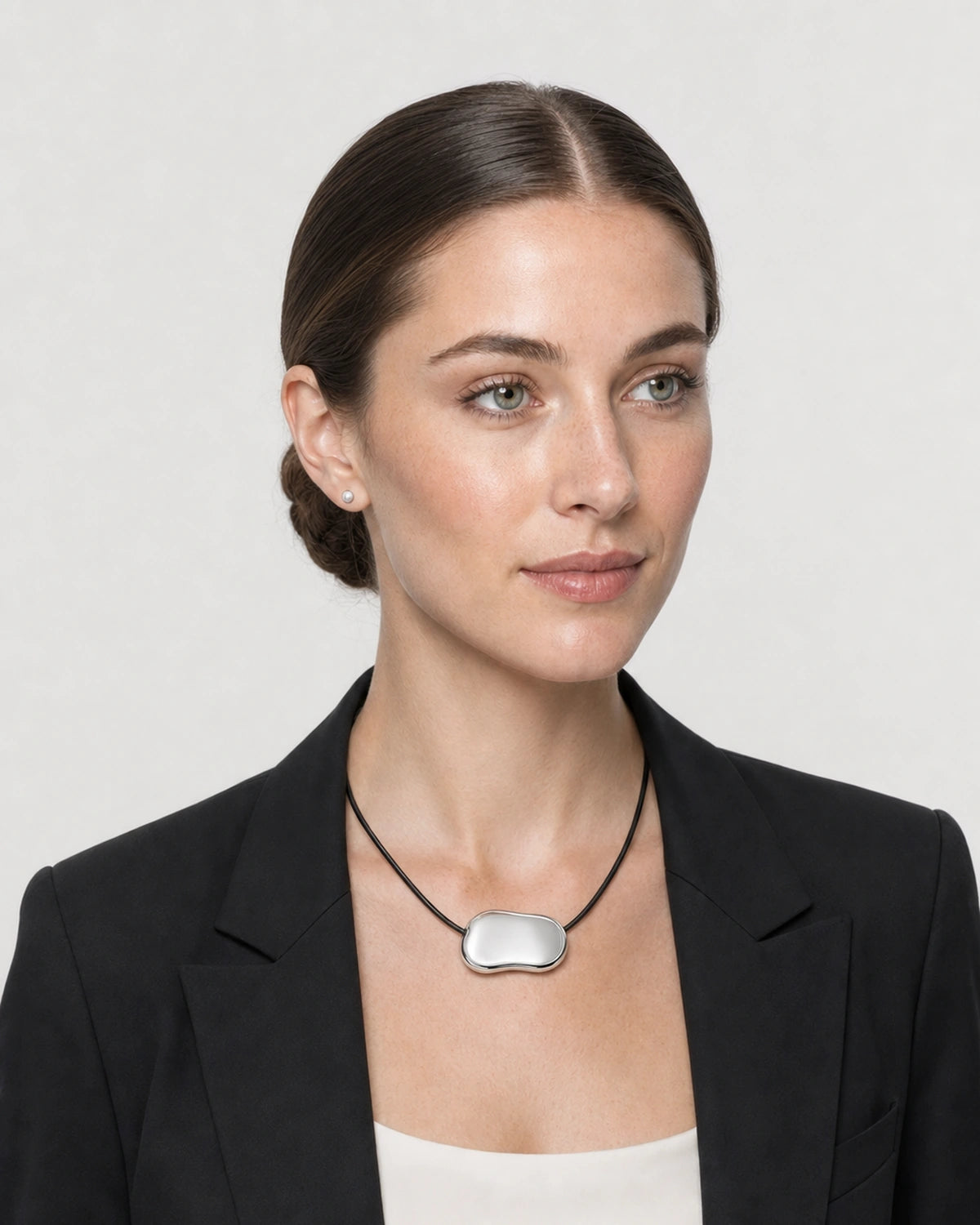 Alternate portrait of the same American model wearing the Orra bean cord necklace