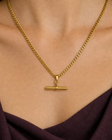 Complete worn macro of Evelyn wearing the Sabine curb T-bar necklace
