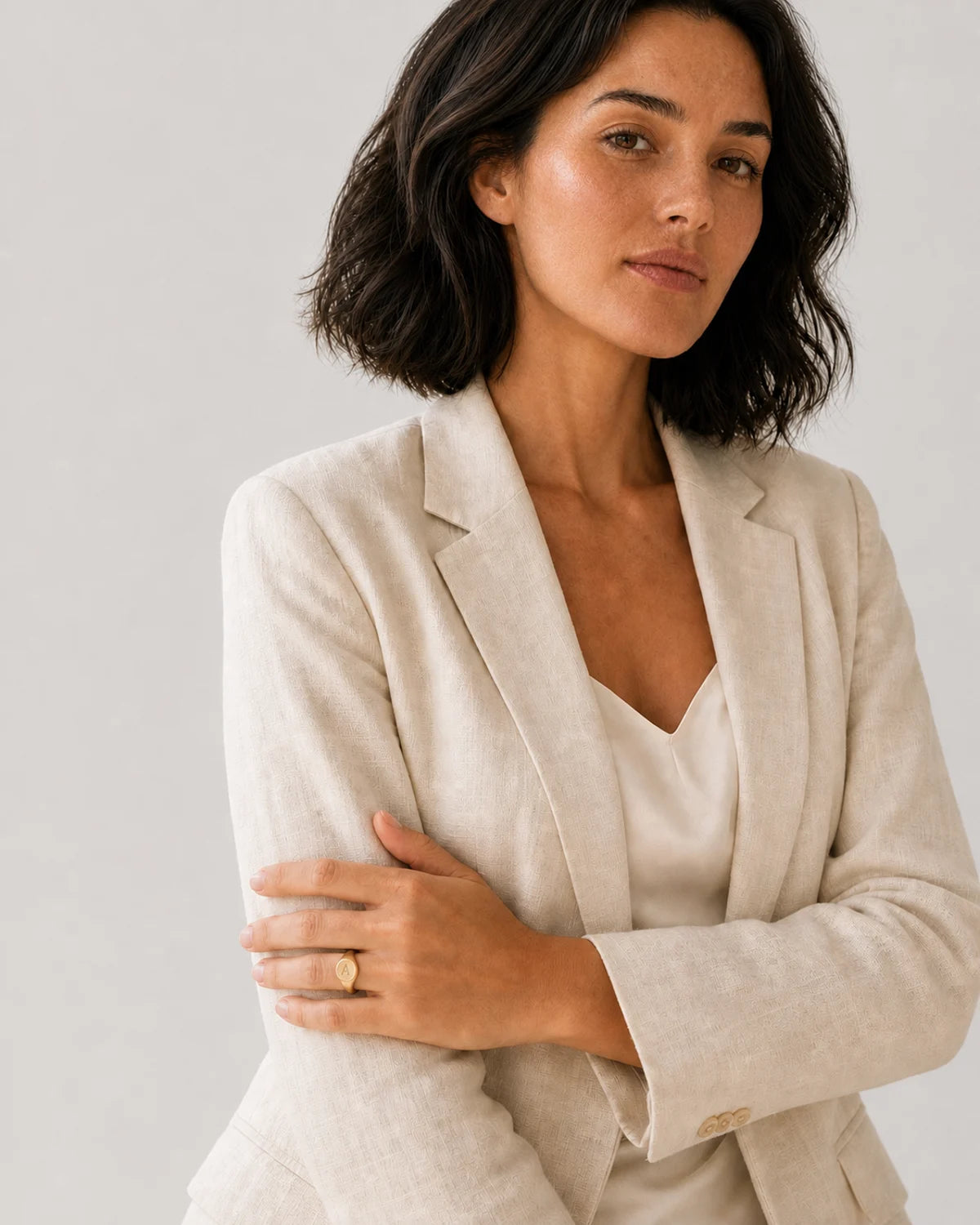 Alternate portrait of the same Australian model wearing the Solenne initial signet