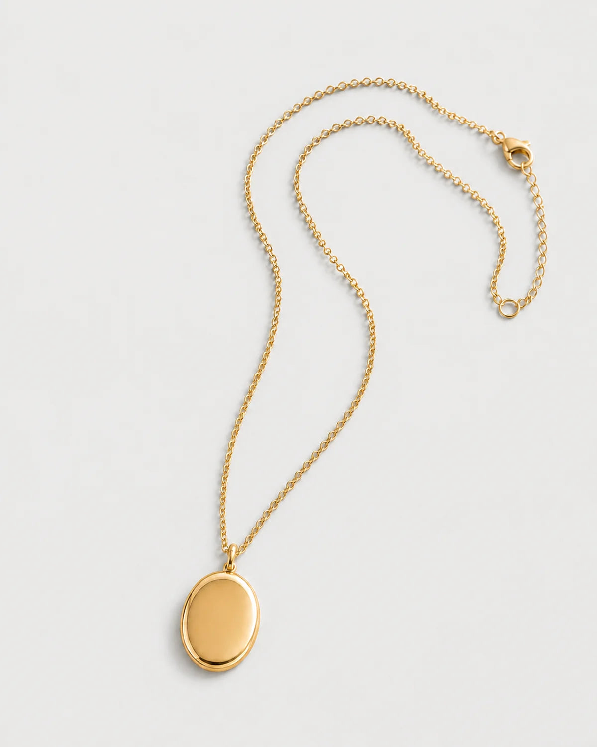 Alternate arrangement of the Solenne necklace showing its fine chain, clasp and extender