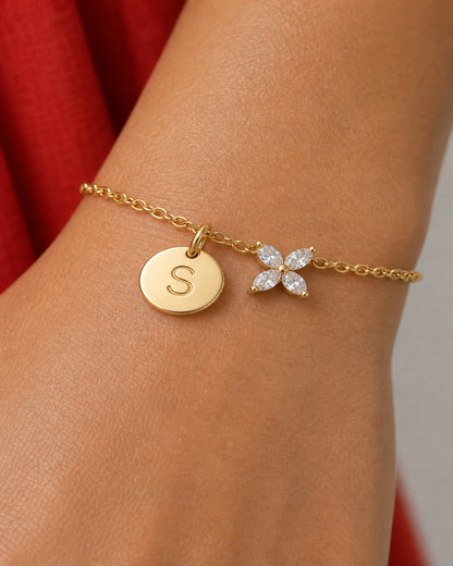 Extreme wrist macro of the Soline S disc and four-marquise flower
