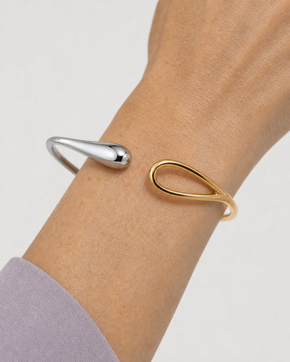 True worn macro of the complete Sora bangle and its asymmetric terminals
