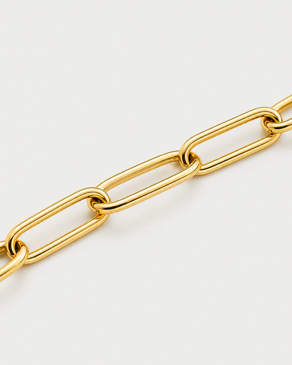 Macro view of Vela elongated open paperclip links