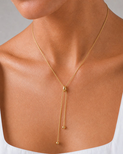 Extreme macro of the Vela slider and two bead-tipped chain tails