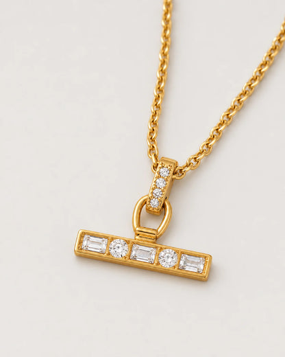 Macro view of the Vienne T-bar with alternating baguette and round clear crystals